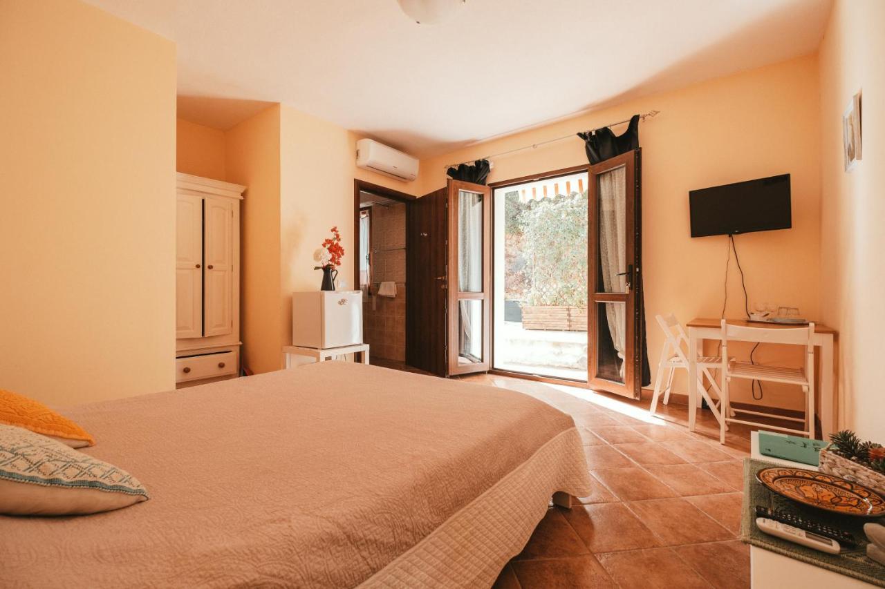 Villa Bella Salmagi - Surya Sardinia Holidays & Yoga Capitana Luaran gambar